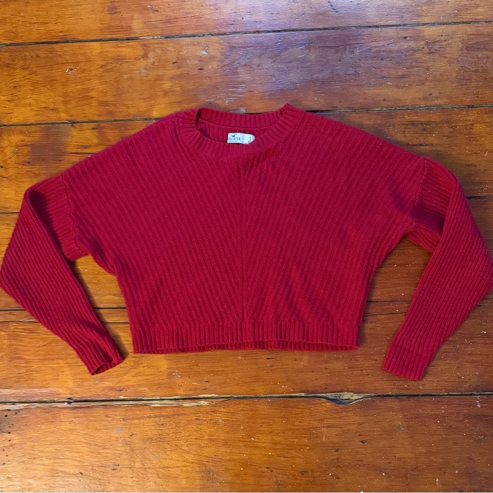Hollister Women's Red Ribbed Cropped Crew Neck Sweater